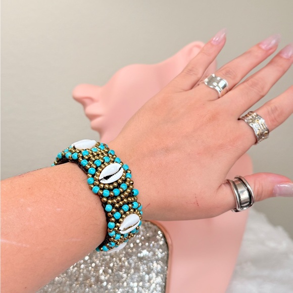 Elegant Beaded Bracelet with Turquoise and Gold - Picture 7 of 7